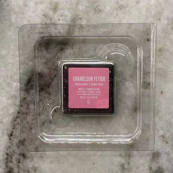 JEFFREE STAR COSMETICS CHAMELEON FETISH PRESSED PIGMENT Lime Green - Picture 5 of 6